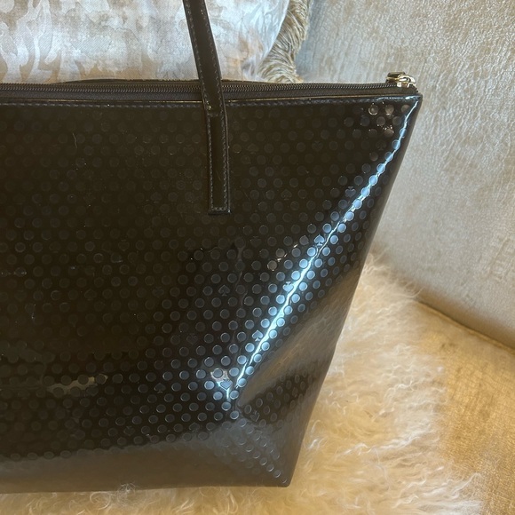 Timeless Kate Spade Black Patton Leather Embossed Dot Hand Bag. - Picture 4 of 8